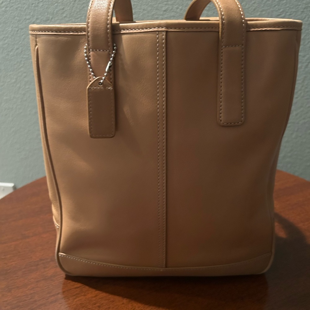 NWT-Authentic Coach Beige Leather Handbag. “Great Buy”